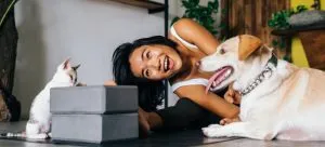 Girl searching for pet-friendly movers in Hong Kong