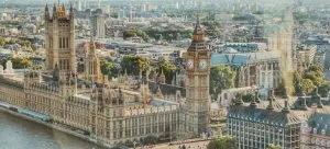 London is known for having a strong job market and this is one of the reasons why young professionals are relocating from Hong Kong to London.